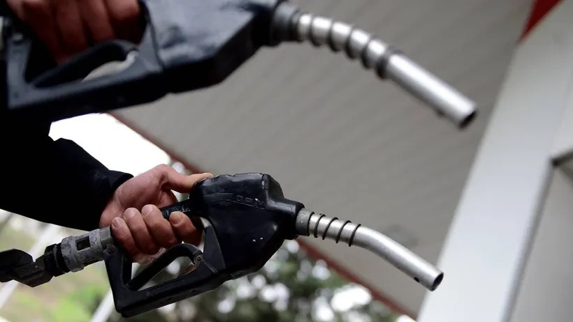Benzine gece yarısı büyük zam! Tabelalar değişti...