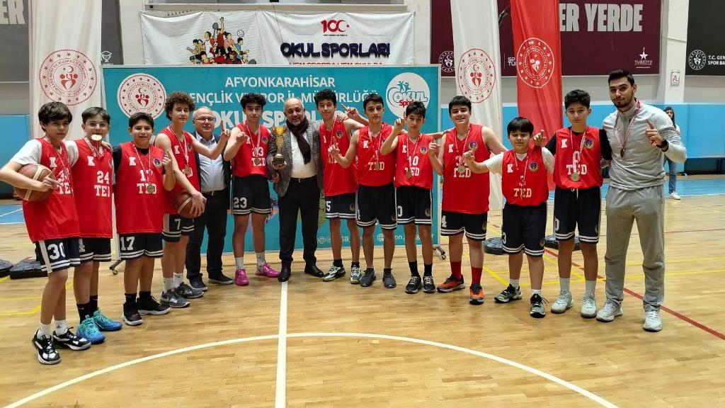 TED AFYON KOLEJİ, BASKETBOL YILDIZ ERKEKLER TAKIMI ŞAMPİYON OLDU