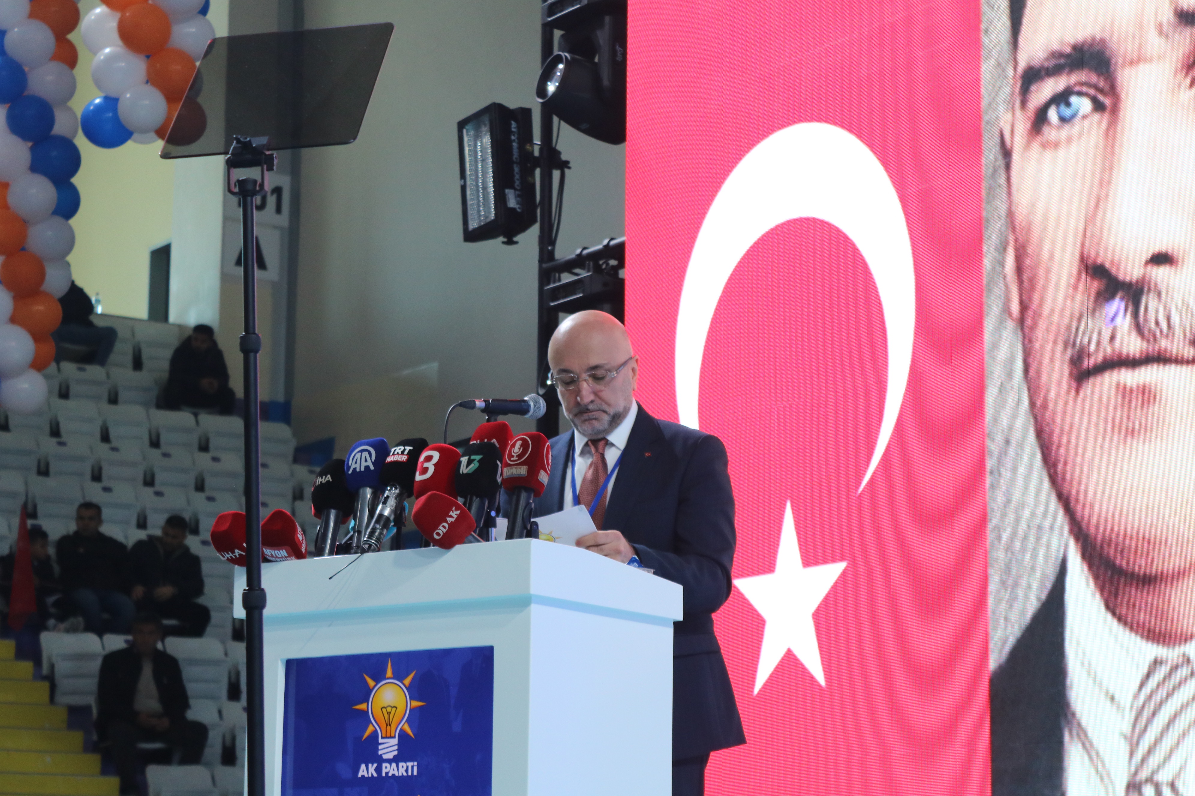AK PARTİ AFYONKARAHİSAR 8. OLAĞAN İL KONGRESİ COŞKUYLA GERÇEKLEŞTİ
