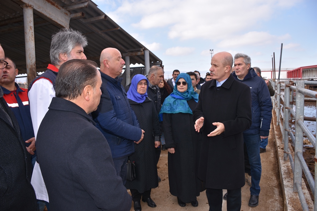 ÖZVAR, EĞİTİM ARAŞTIRMA VE UYGULAMA ÇİFTLİĞİ'NDE İNCELEMELERDE BULUNDU
