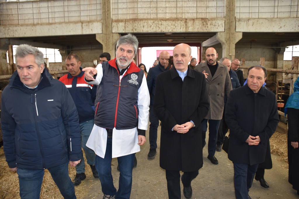 ÖZVAR, EĞİTİM ARAŞTIRMA VE UYGULAMA ÇİFTLİĞİ'NDE İNCELEMELERDE BULUNDU