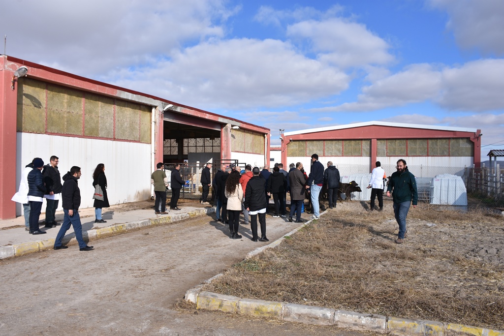 ÖZVAR, EĞİTİM ARAŞTIRMA VE UYGULAMA ÇİFTLİĞİ'NDE İNCELEMELERDE BULUNDU