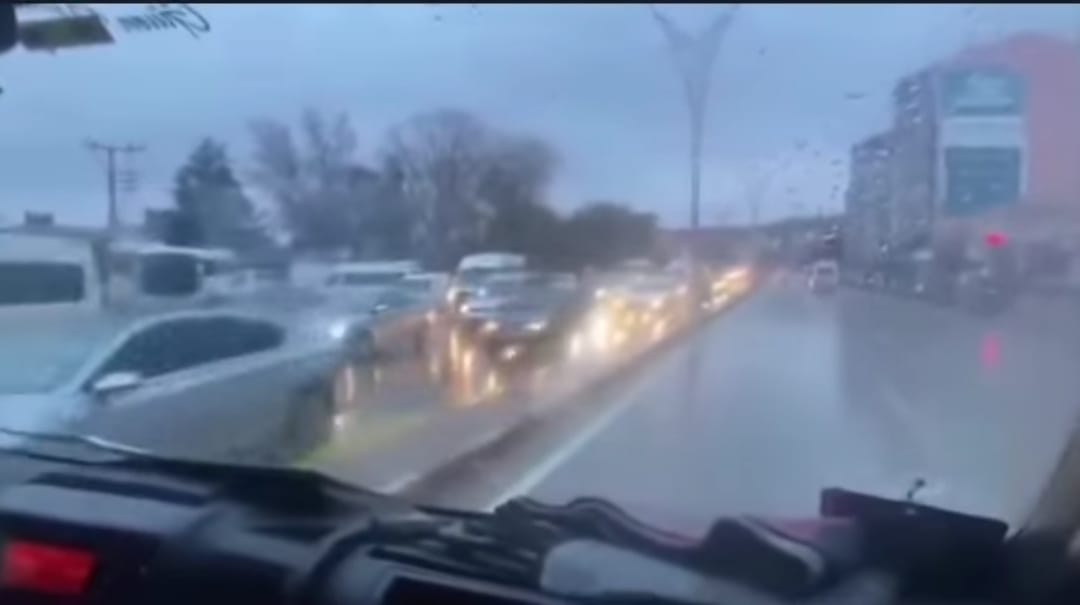 Afyonkarahisar’da Yağmur Kazalara Neden Oldu!