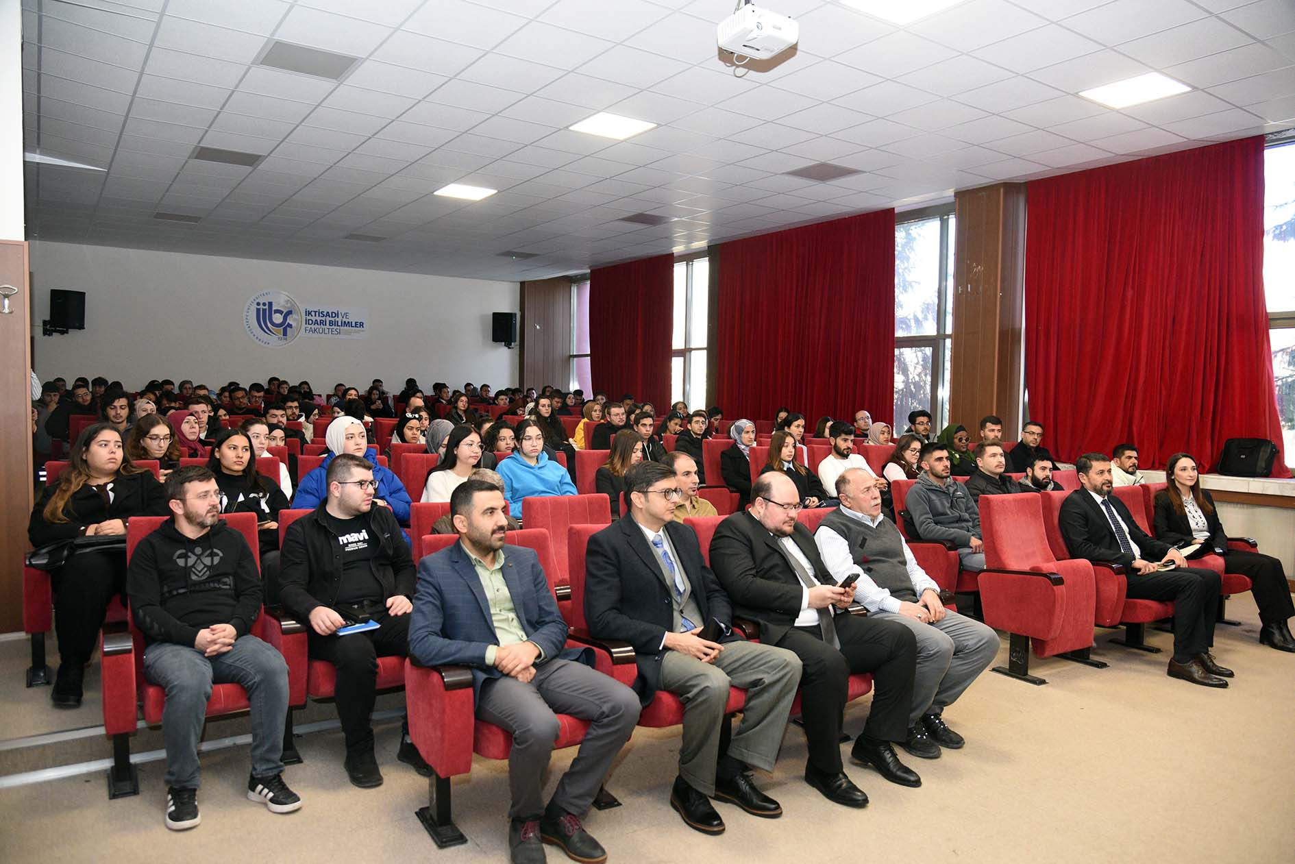 AKÜ’de 50. Yıl Kariyer Söyleşisi Gerçekleştirildi