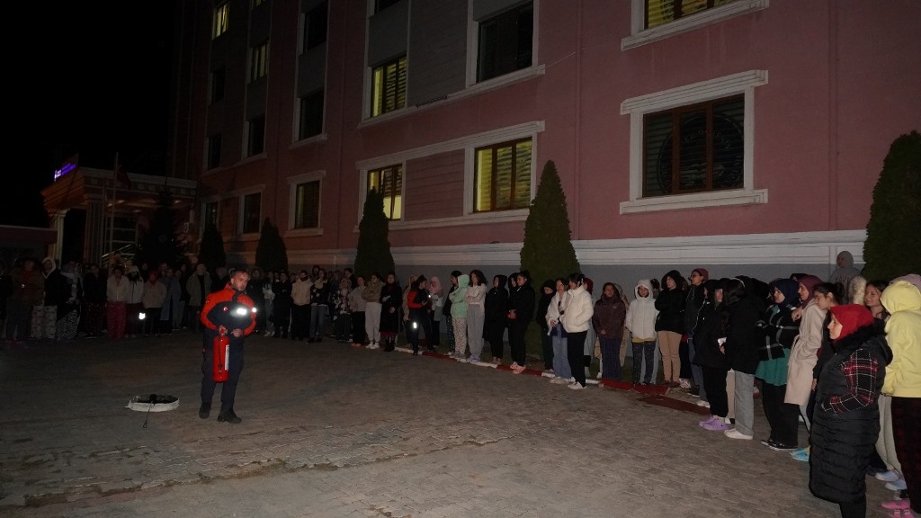 PROF. DR. REMZİ KAYA YURDU'NDA YANGIN VE DEPREM TATBİKATI DÜZENLENDİ