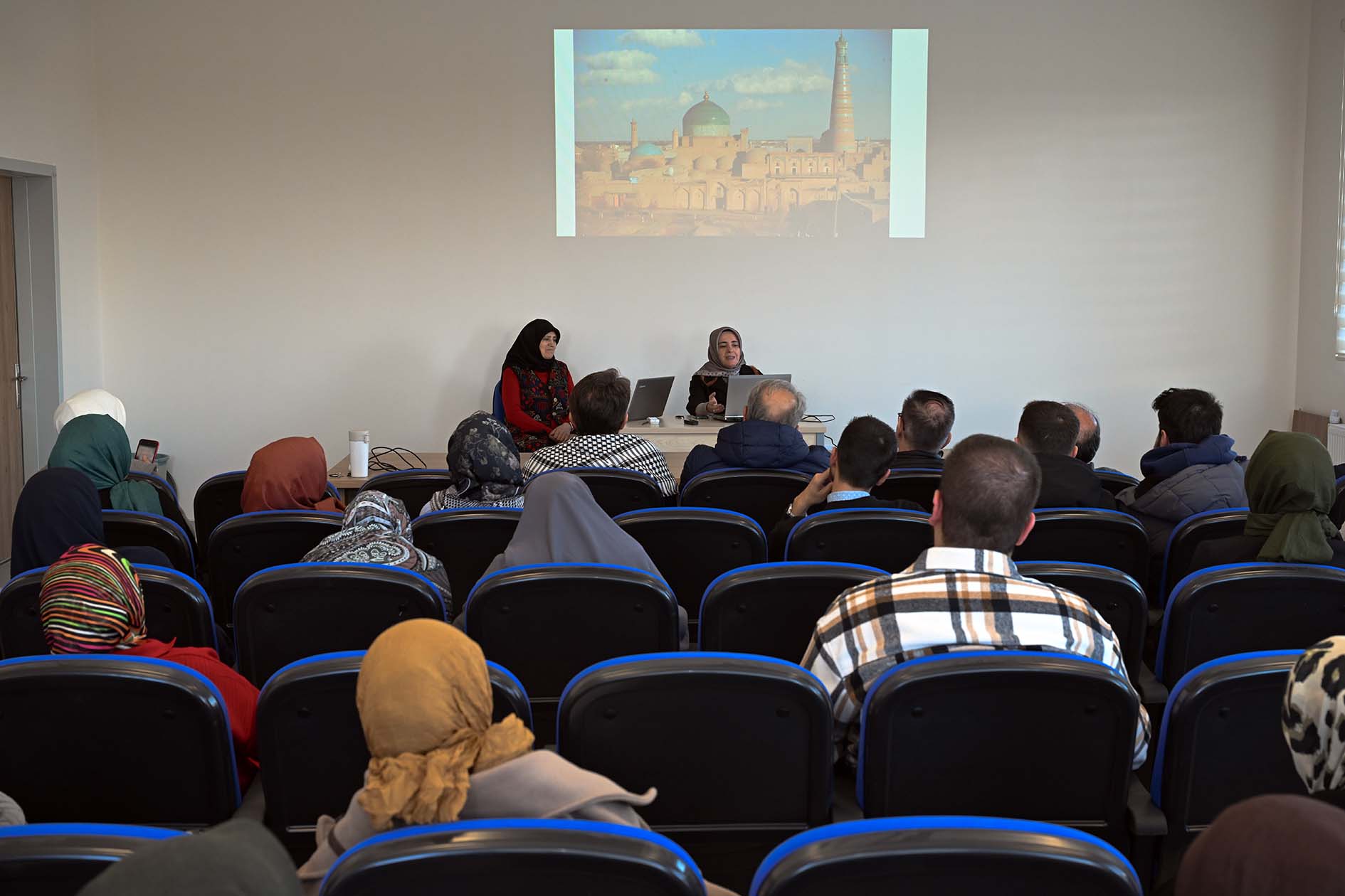 AKÜ’de "Özbekistan’da Sanat" Sanat ve Kültür Buluşması: