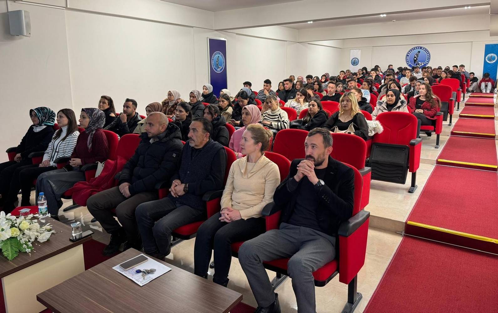 AKÜ’de Kadına Yönelik Şiddetle Mücadele Konferansı Düzenlendi