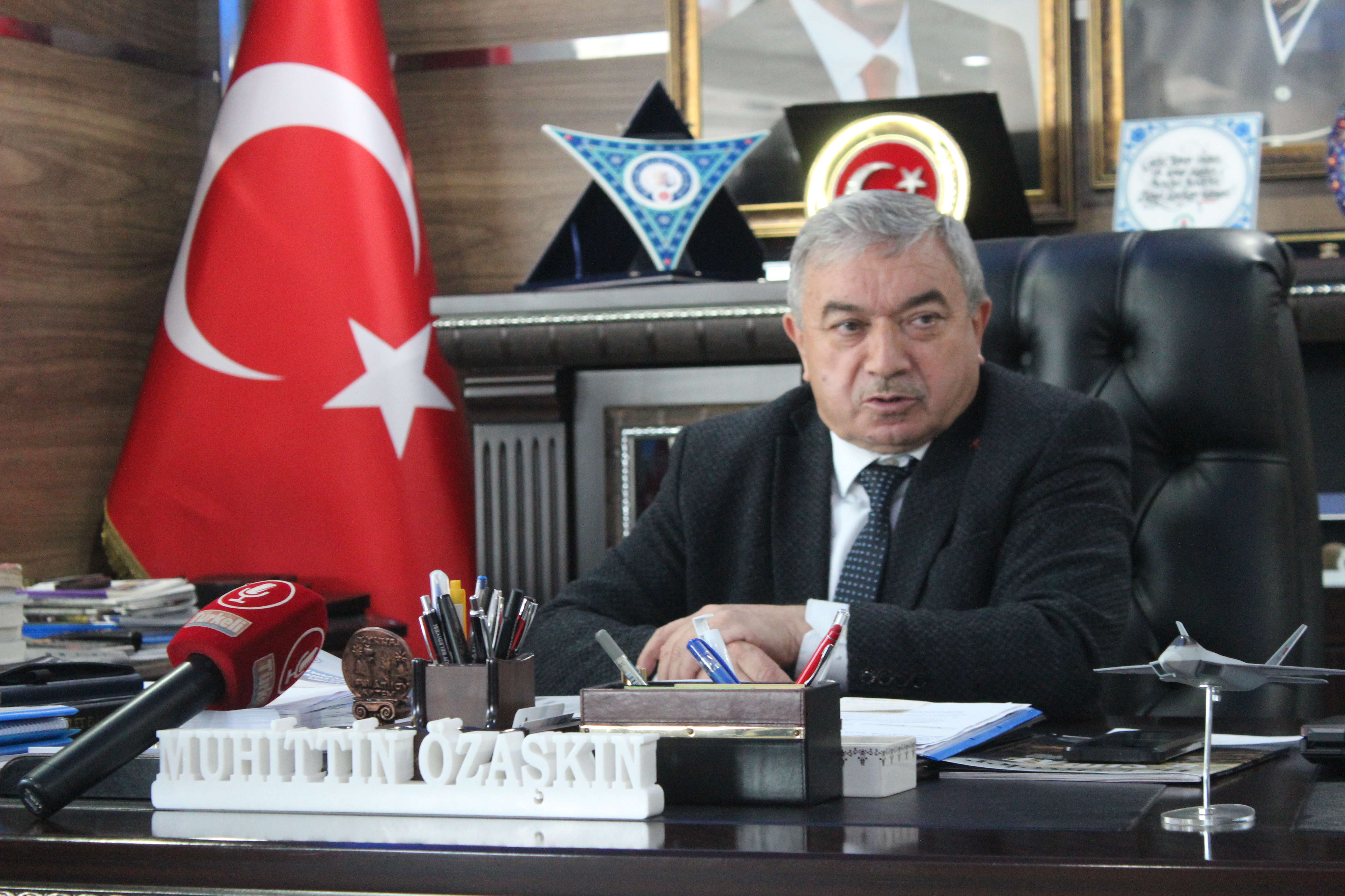 GÖÇÜN GERİDE BIRAKTIĞI YALNIZLIĞA, BAŞKAN ÖZAŞKIN EL UZATTI