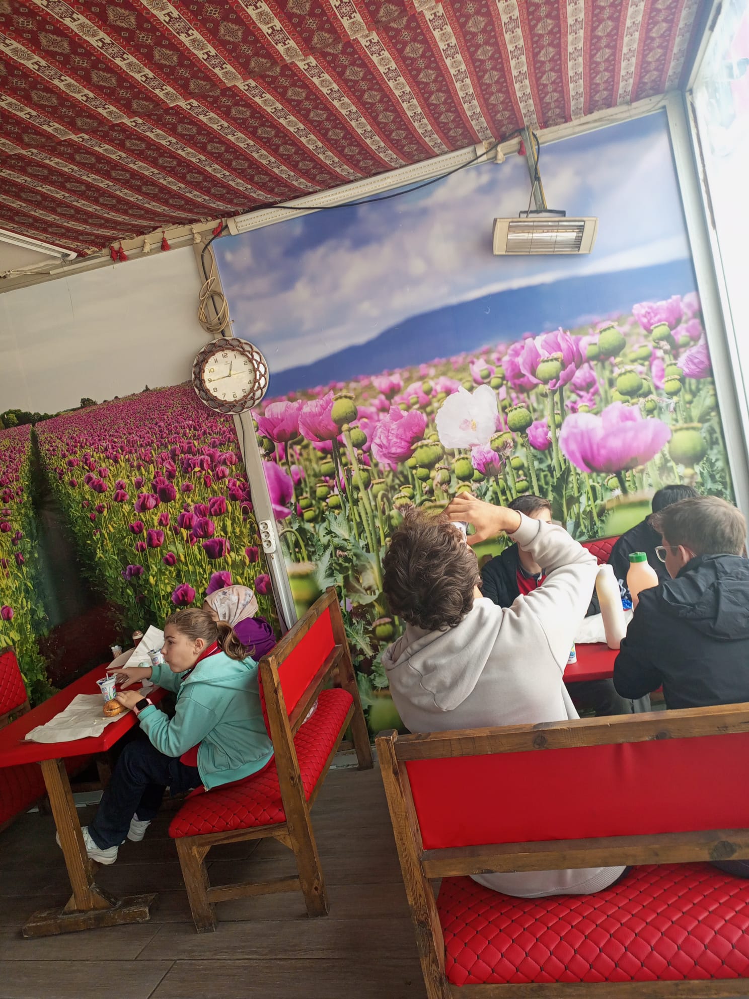 Öğrencilere Ücretsiz Döner Ekmek İkram Edildi
