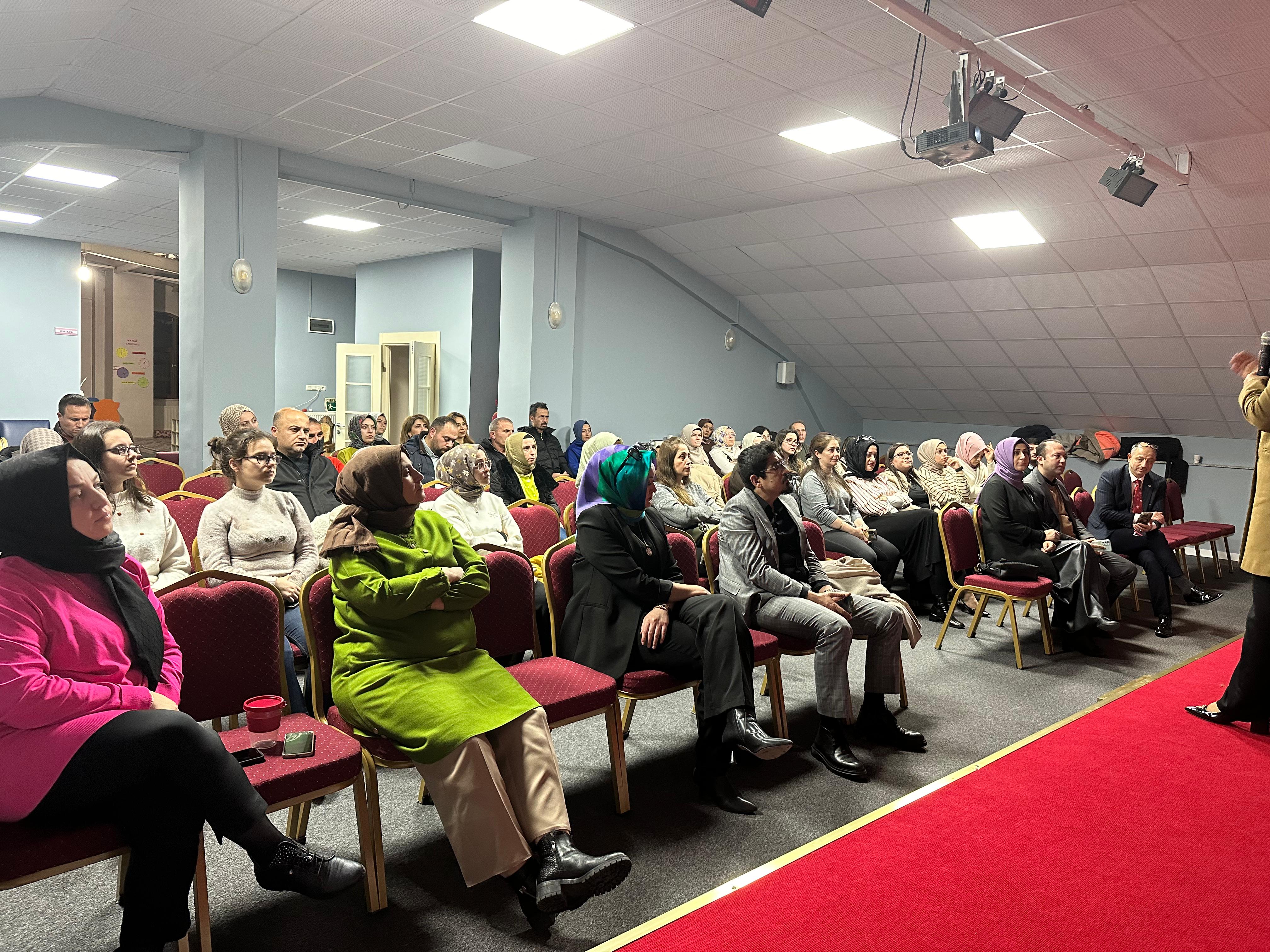 Nar Tanesi Eğitim Kurumları'nda  "İngiltere'de Eğitim Fırsatları" Semineri Düzenlendi