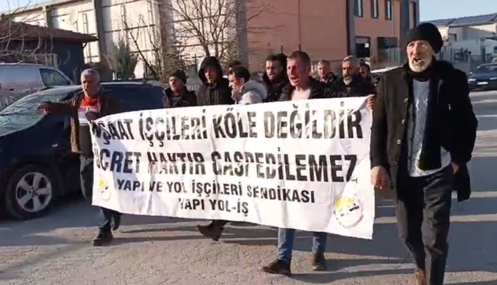 ÜCRETLERİNİ ALAMAYAN İNŞAAT İŞÇİLERİ SAYIN İNŞAAT ÖNÜNDE EYLEM YAPTI