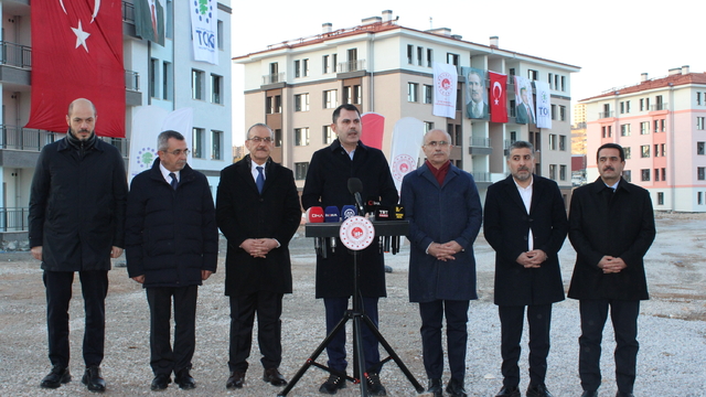 "EVİNE GİREMEYEN DÜKKANINI AÇAMAYAN TEK DEPREMZEDE KARDEŞİMİZ KALMAYACAK"