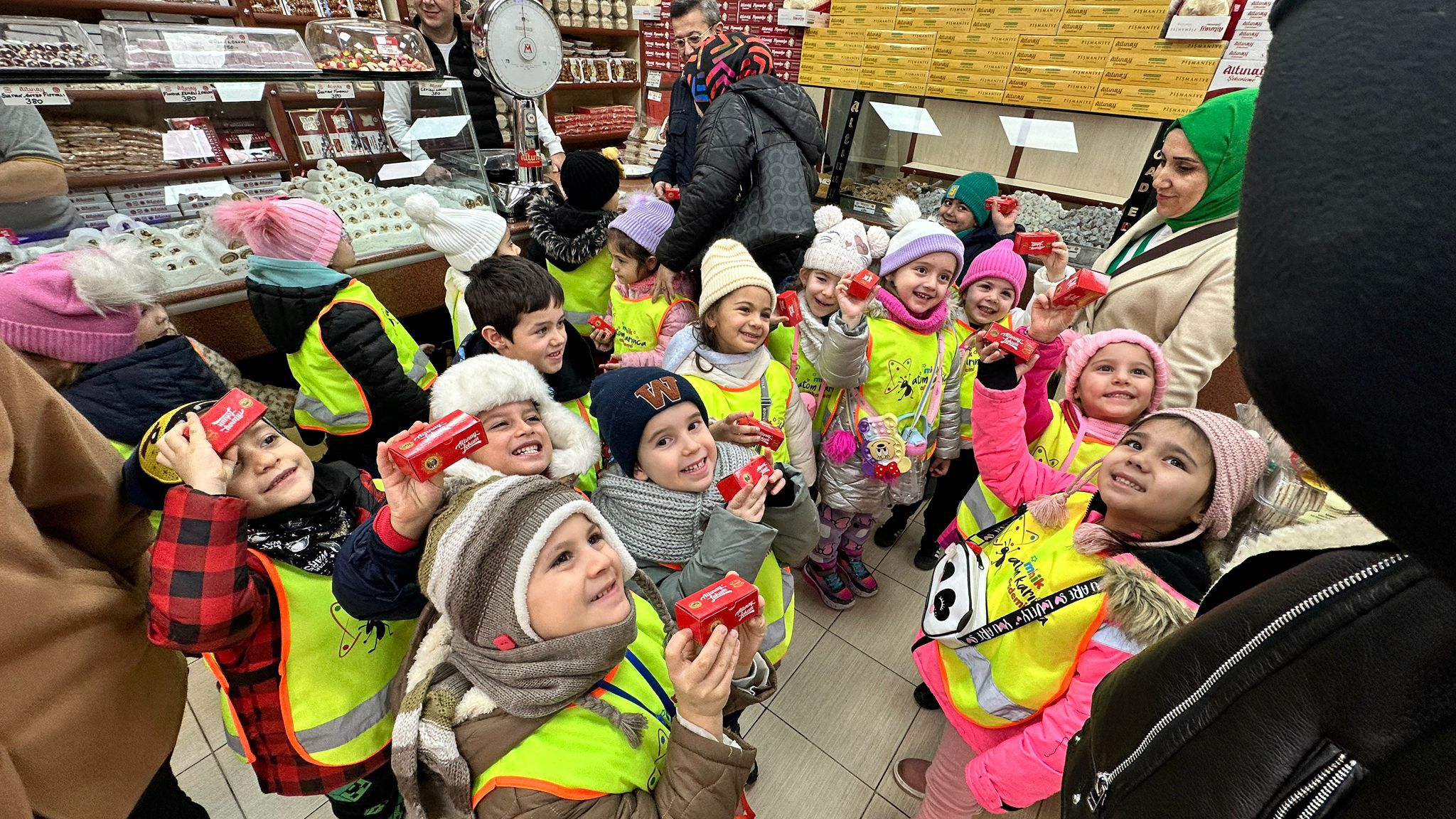 Atom Karınca Akademi Öğrencileri, Tarihi Uzun Çarşı’da Yerli Ürünleri Keşfetti