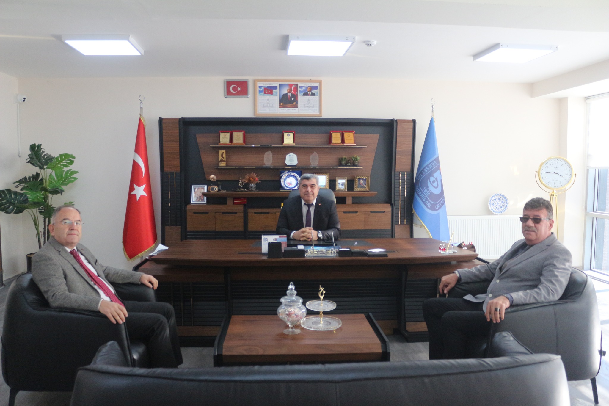 Müdür Sünnetci, Şemsettin Karahisari Ortaokulu'nu Ziyaret Etti