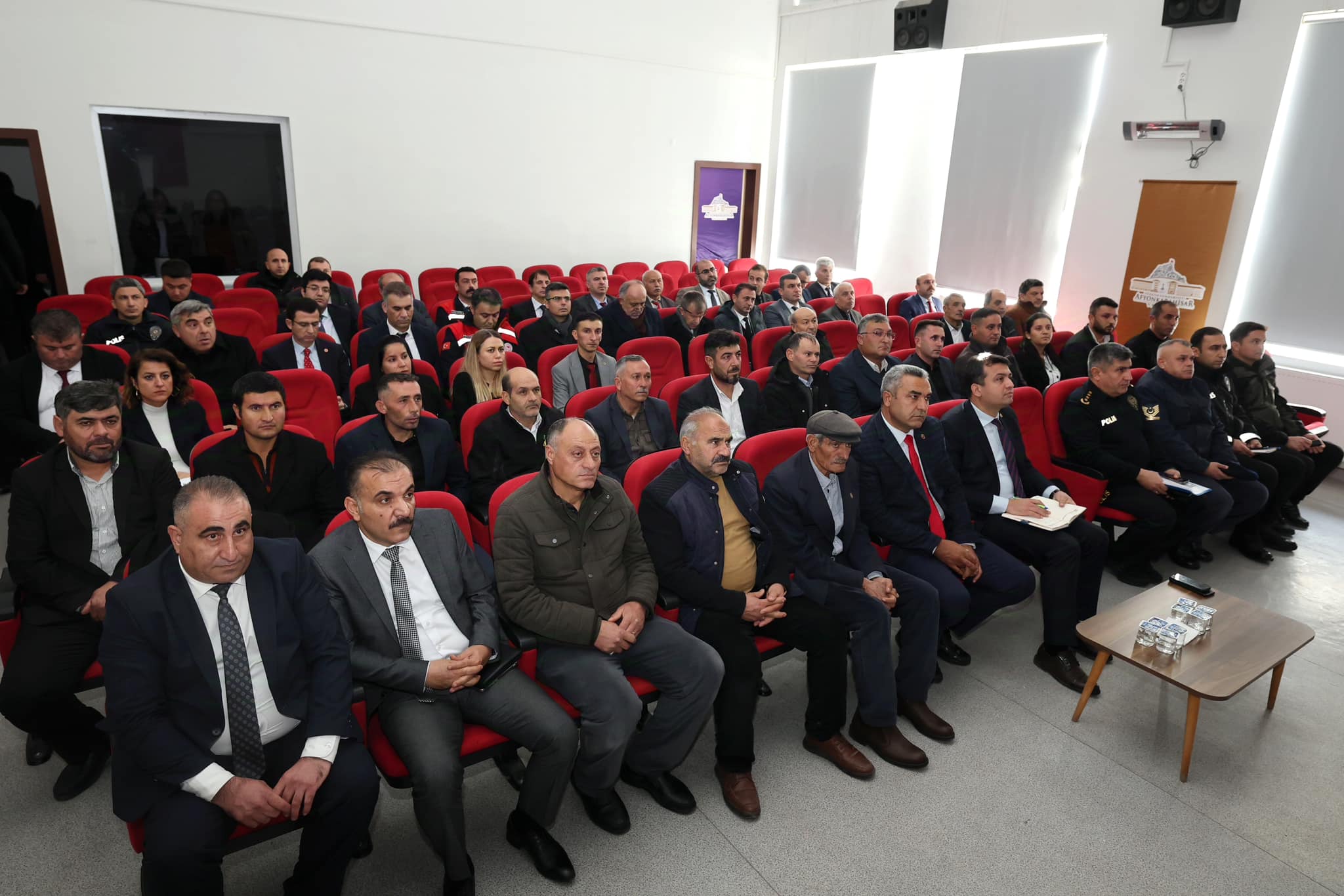 VALİ YİĞİTBAŞI BAYAT’TA MUHTARLARI DİNLEDİ