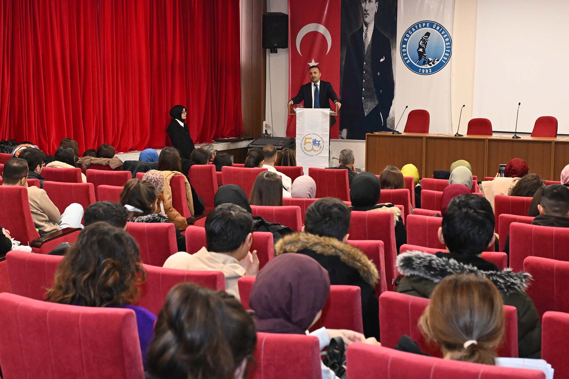 AKÜ'de "Mesleki Gelişim ve Kariyer Yolu" Konferansı Düzenlendi