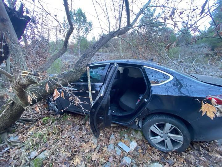 Manisa’da otomobil Gördes Çayına uçtu: 3 yaralı