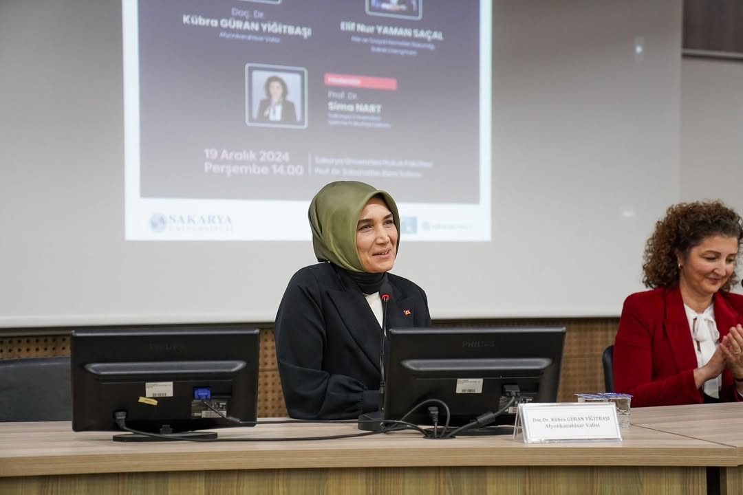 Vali Yiğitbaşı, Sakarya Üniversitesi'nde Öğrencilerle Buluştu