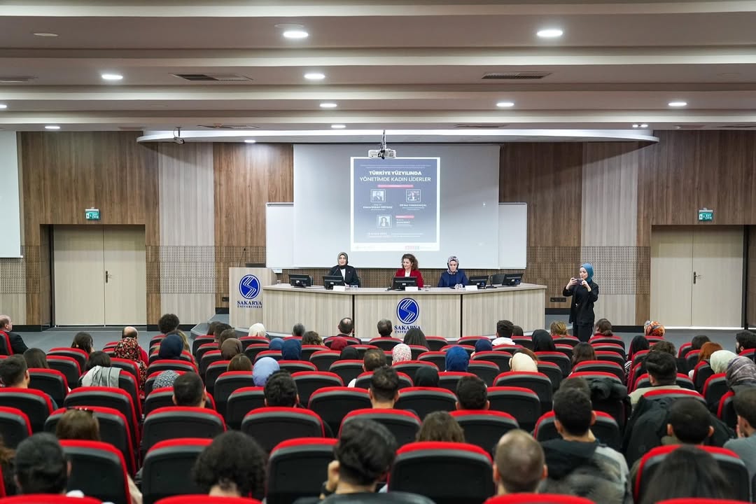 Vali Yiğitbaşı, Sakarya Üniversitesi'nde Öğrencilerle Buluştu