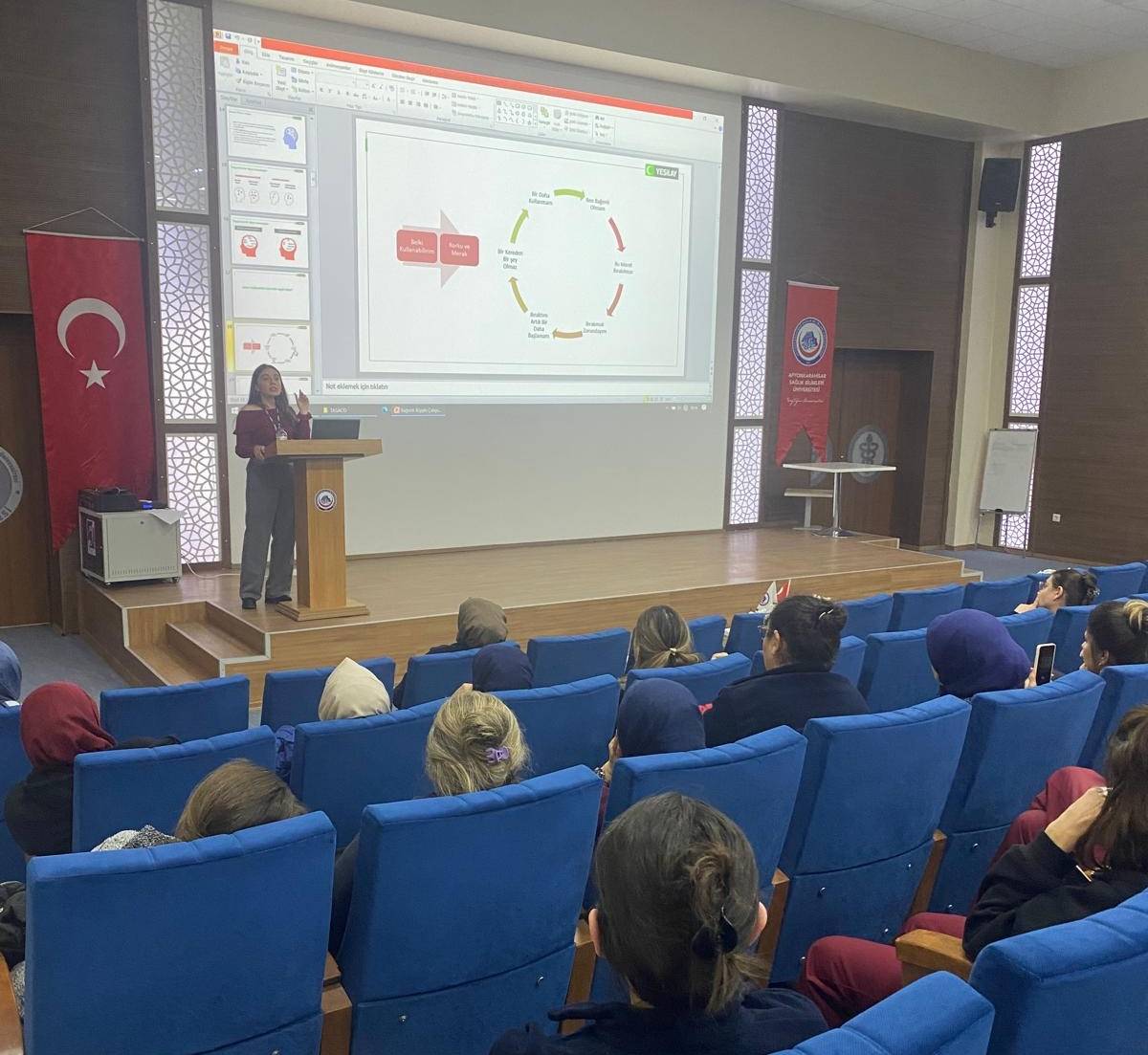 AFSÜ’de Madde Bağımlılığı ile Mücadele Seminerleri Düzenlendi