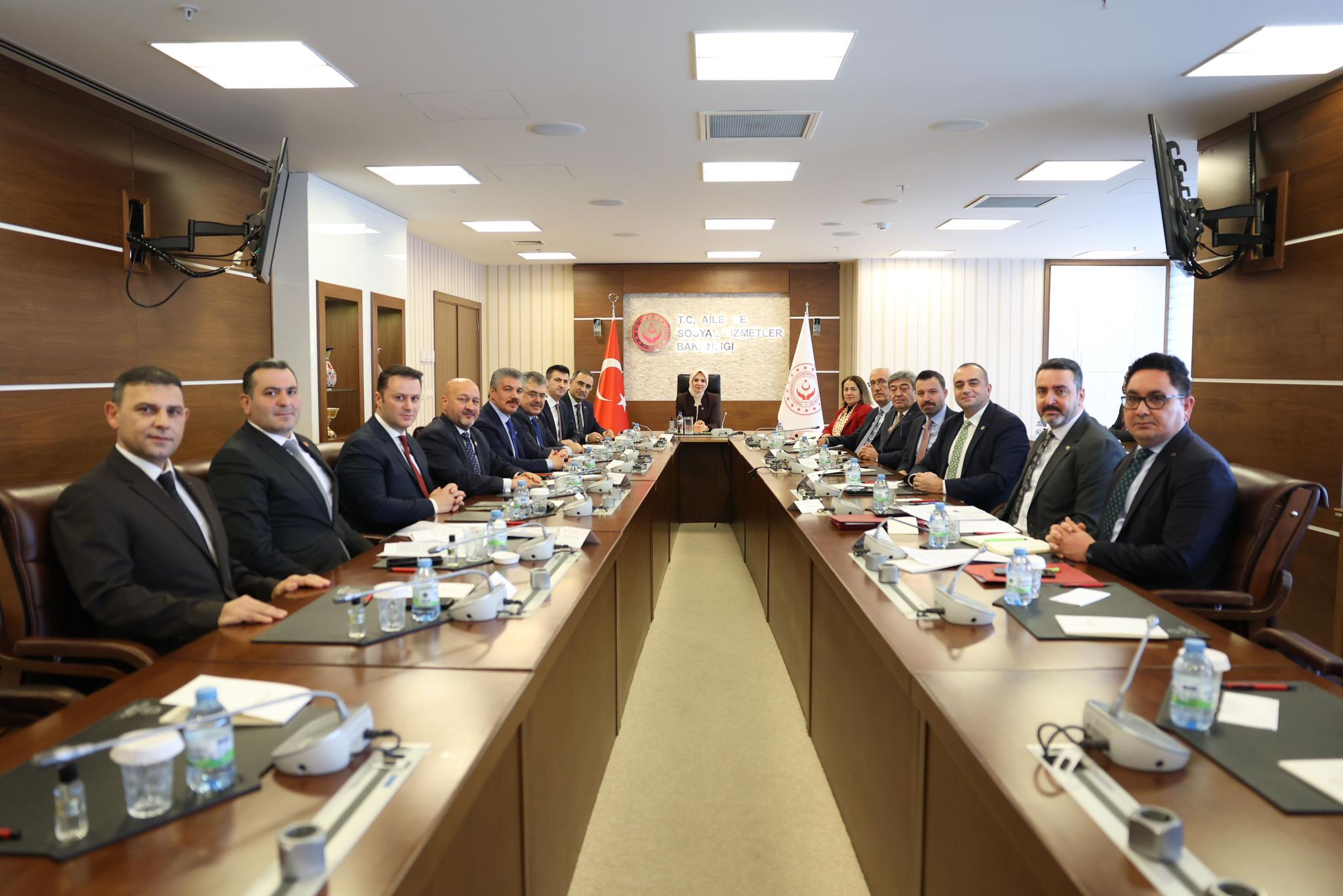 Milletvekili Arslan Gazi Sayılmayan Yaralılar İçin Bakan Özdemir ile Görüştü