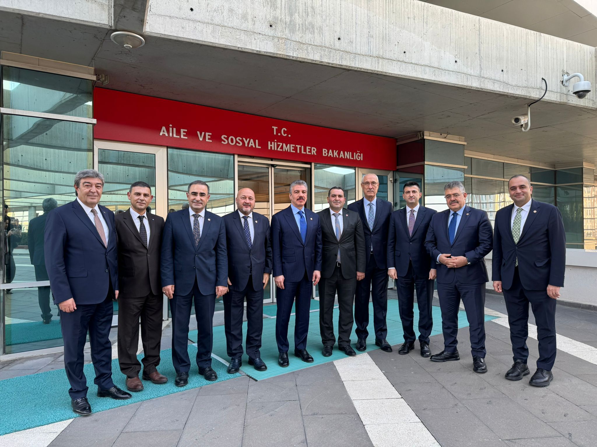 Milletvekili Arslan Gazi Sayılmayan Yaralılar İçin Bakan Özdemir ile Görüştü