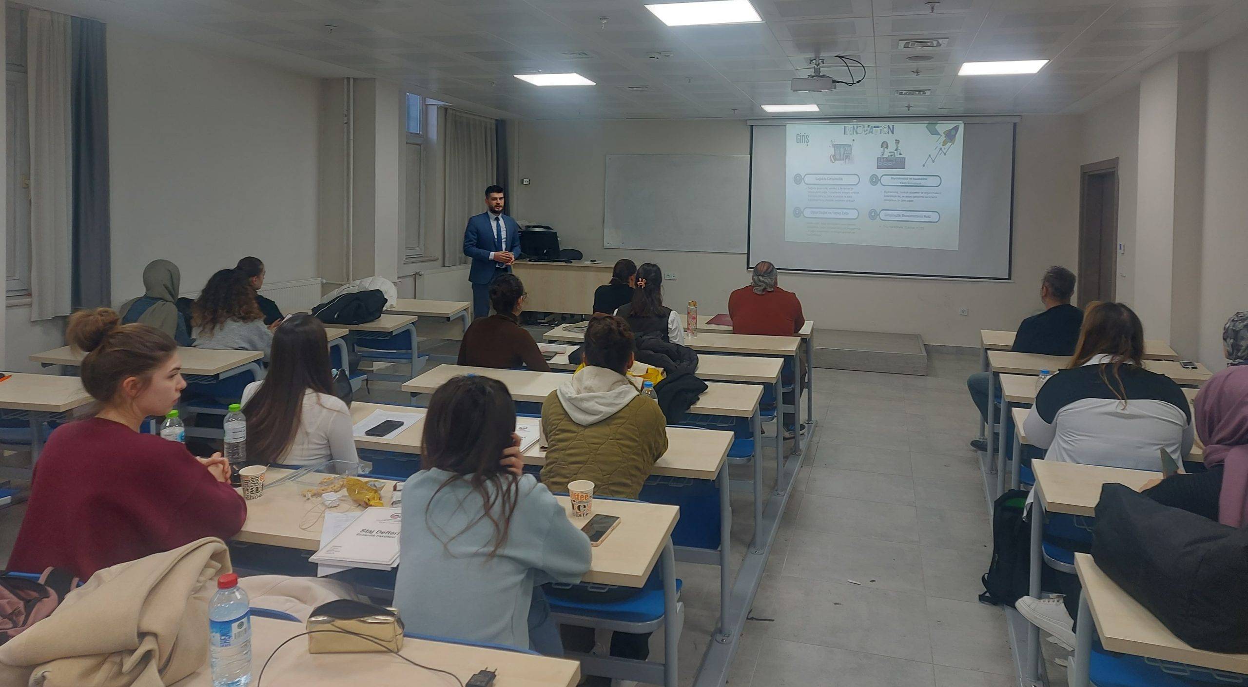 AFSÜ Eczacılık Öğrencileri Girişimcilik Eğitimi Aldı
