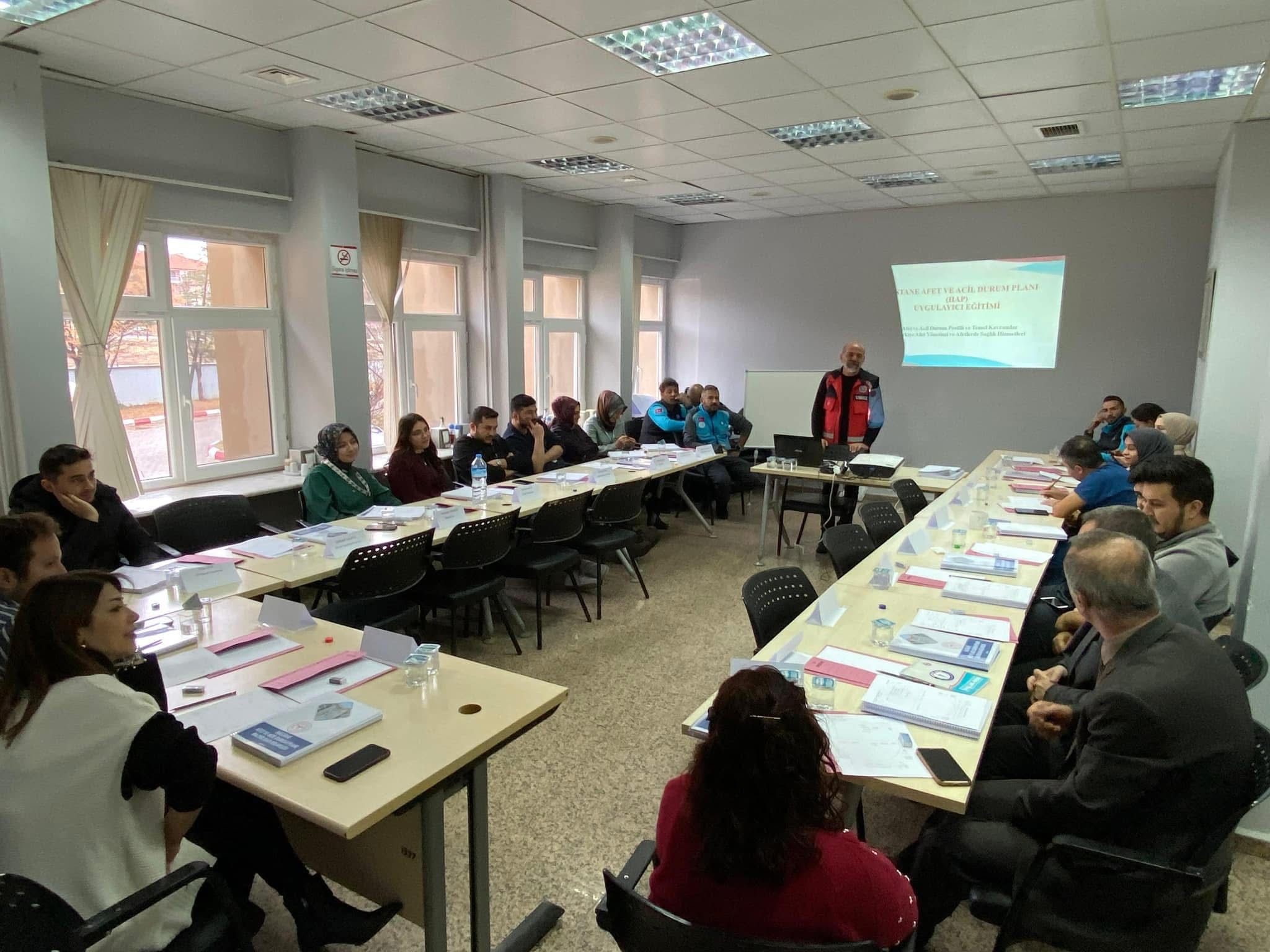 İlçe Hastanelerinde Afet Planı Uygulayıcı Eğitimleri Tamamlandı