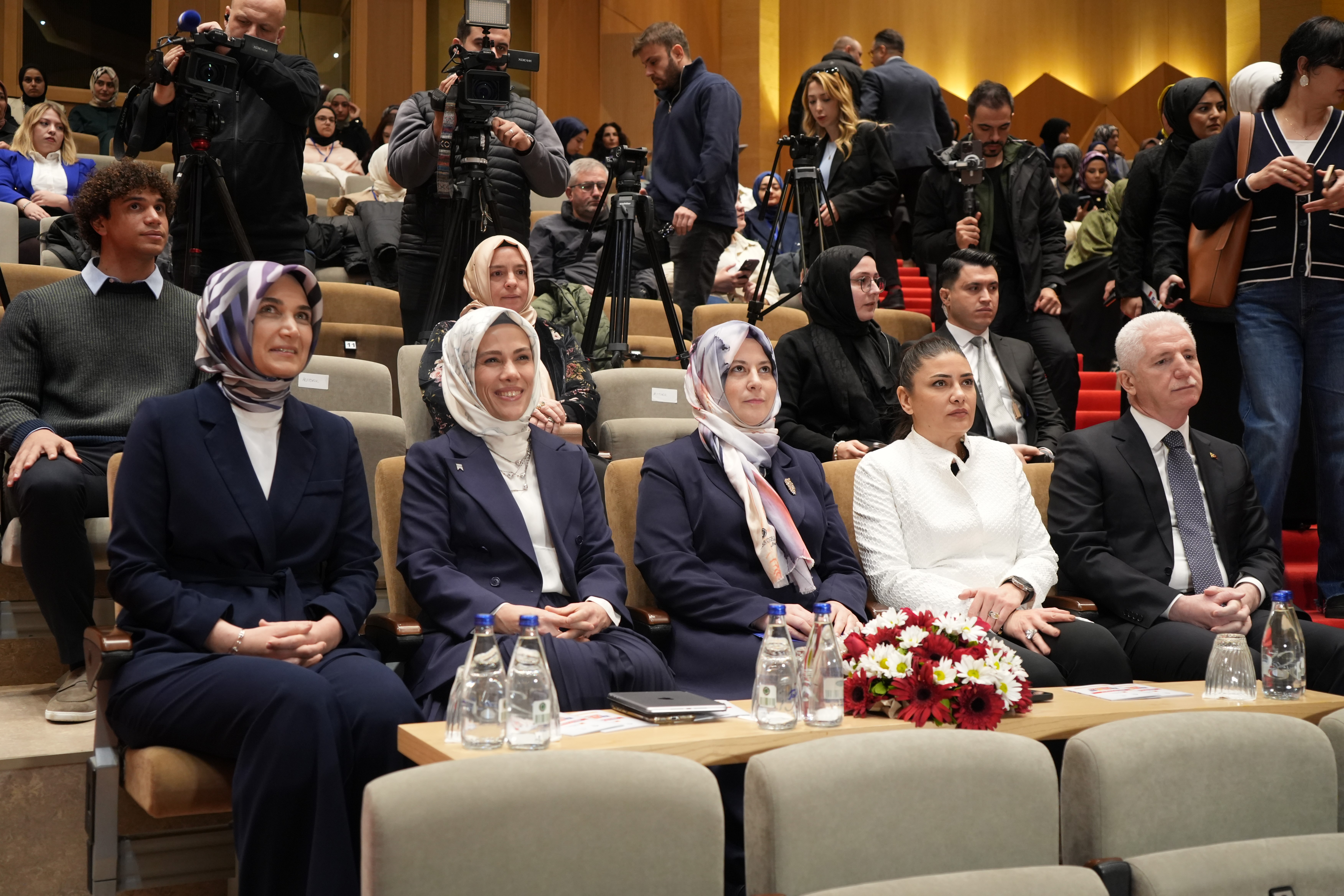  Vali Yiğitbaşı, “TÜRGEV Gençlerimize Işık Tutan Bir Vakıf"
