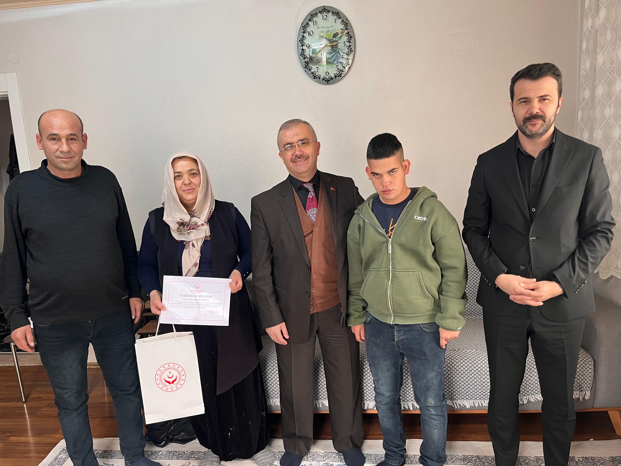 Çocuklarımızın Geleceğine Işık Tutan Aileler: Afyonkarahisar Aile ve Sosyal Hizmetler İl Müdürlüğü’nden Koruyucu Aileye Teşekkür