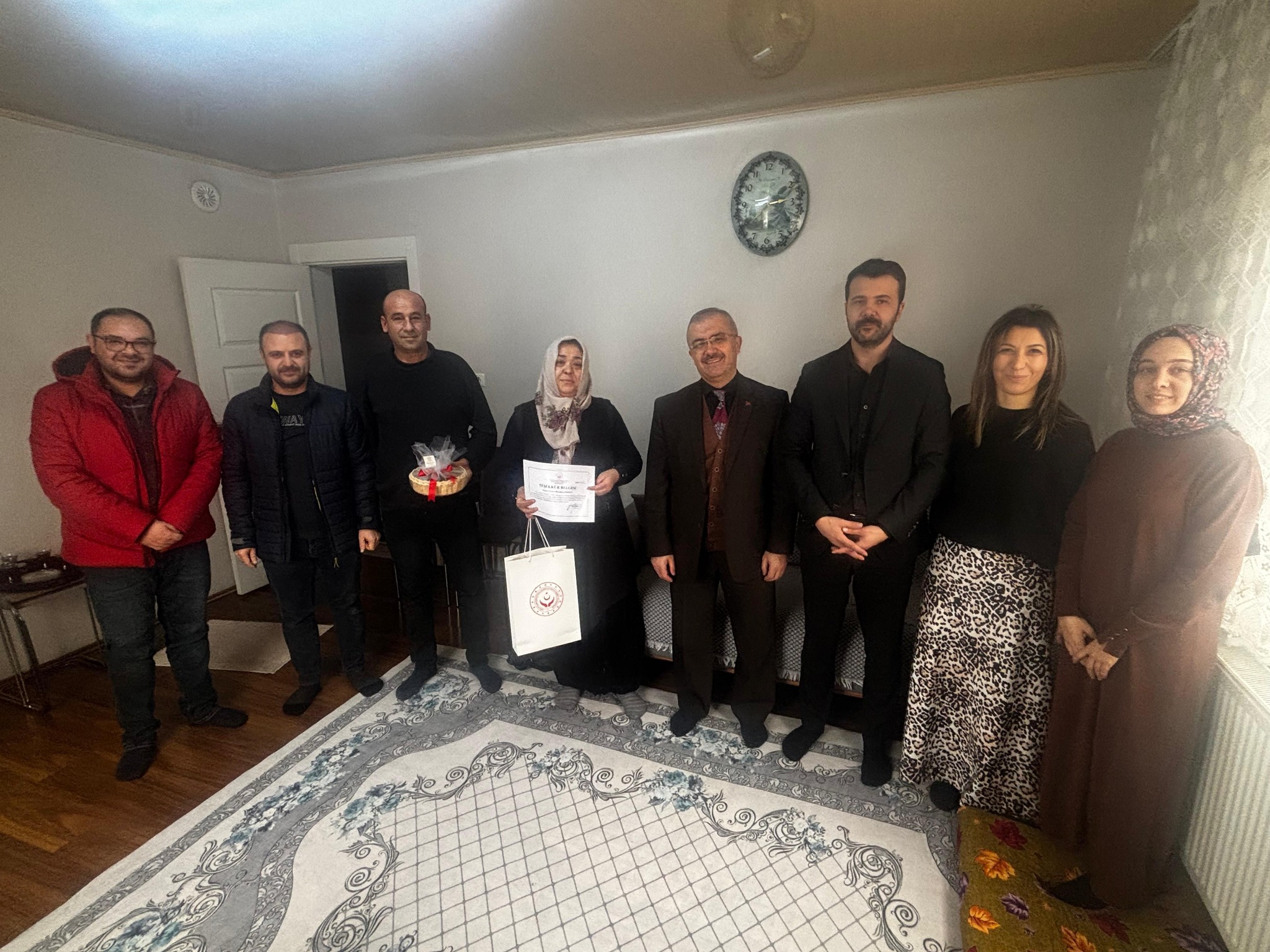 Çocuklarımızın Geleceğine Işık Tutan Aileler: Afyonkarahisar Aile ve Sosyal Hizmetler İl Müdürlüğü’nden Koruyucu Aileye Teşekkür