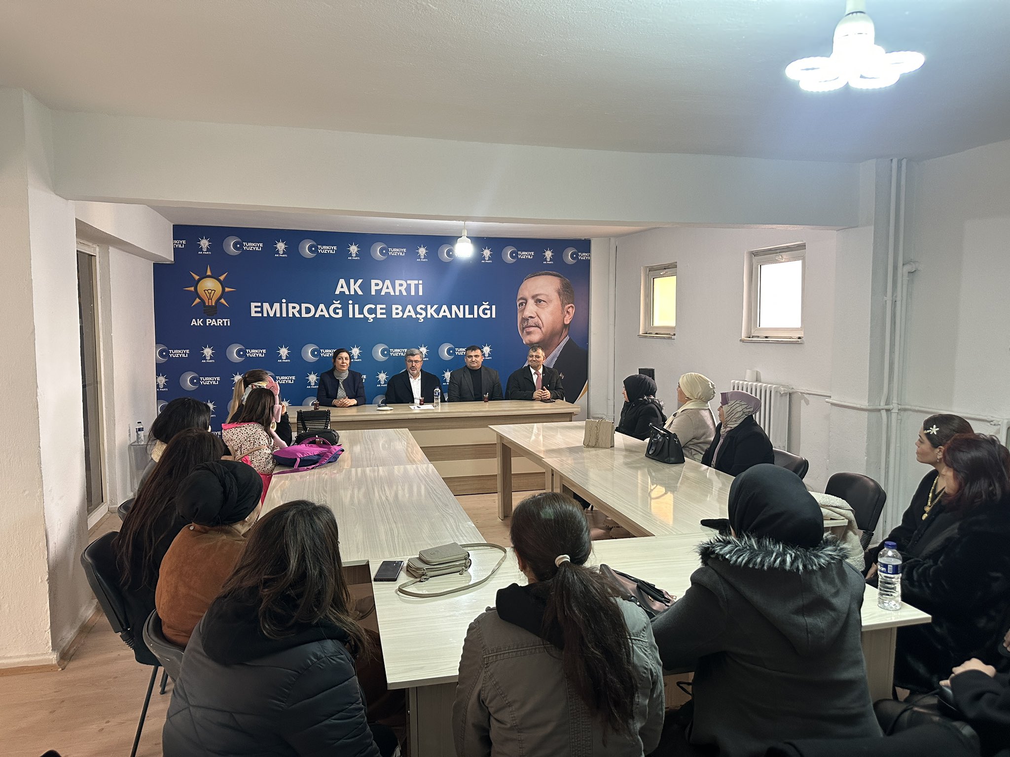Milletvekili Özkaya, AK Parti Emirdağ İlçe Teşkilatını Ziyaret Etti