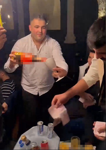 Sma Hastası Bebeğin Babası Gece Kulübünde Alem Yaptı