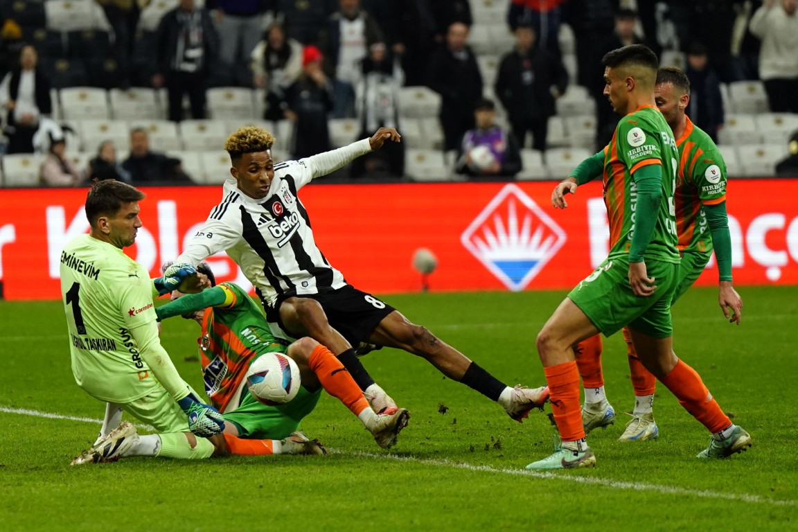 BEŞİKTAŞ, ALANYASPOR ENGELİNİ AŞAMADI