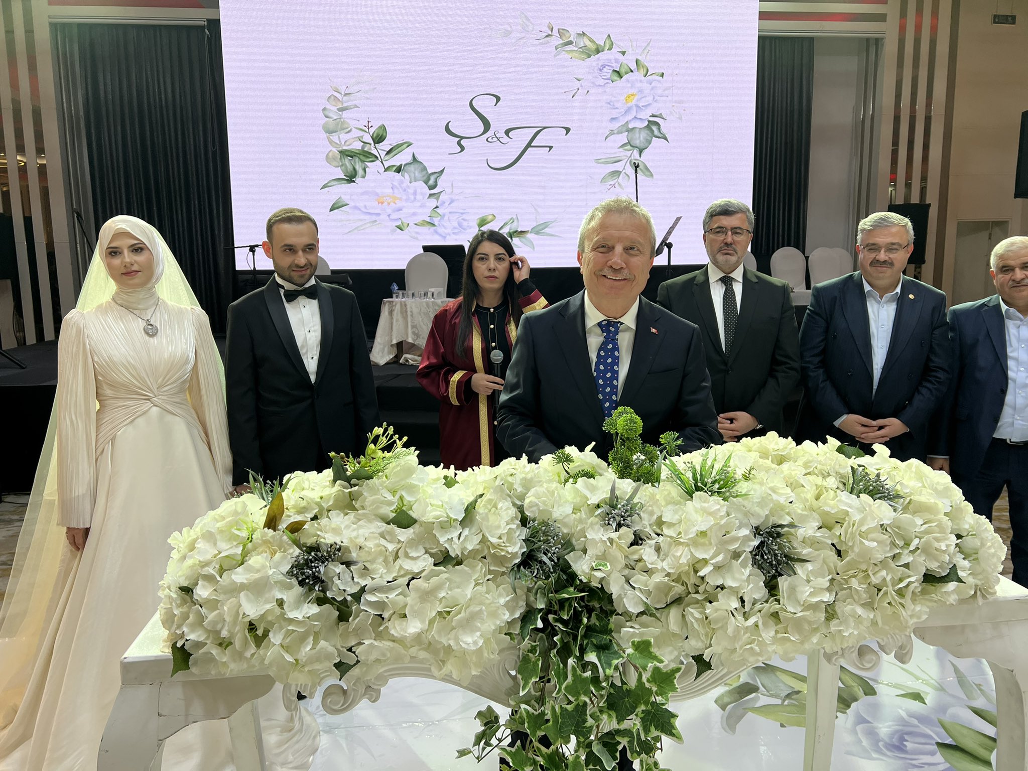 AK Partili Koçak Genç Çiftlere Mutluluk Diledi