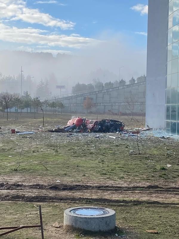 Araştırma Hastanesi'ne Çarpan Helikopter, Yakınındaki Boş Alana Düştü