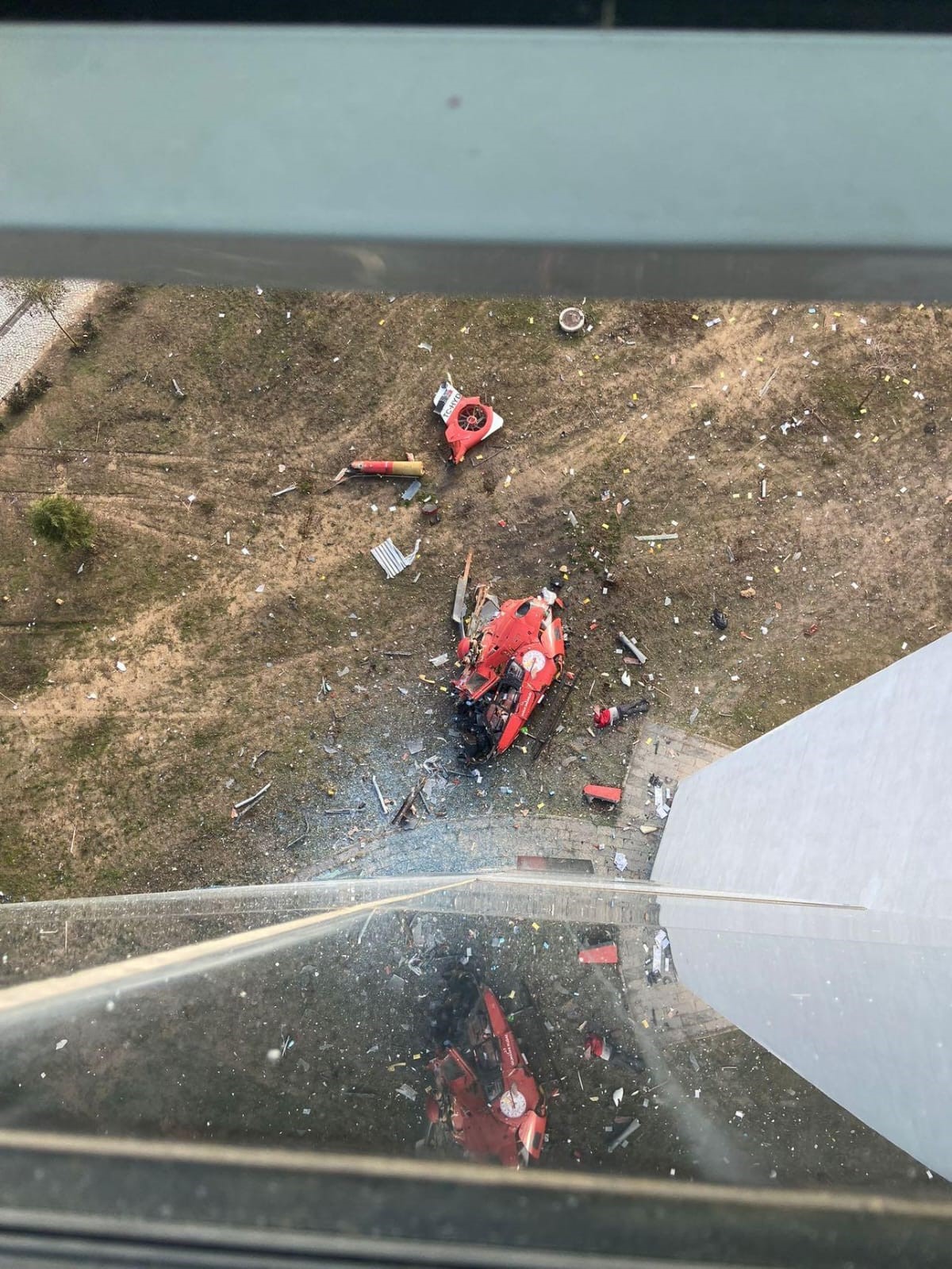 Araştırma Hastanesi'ne Çarpan Helikopter, Yakınındaki Boş Alana Düştü