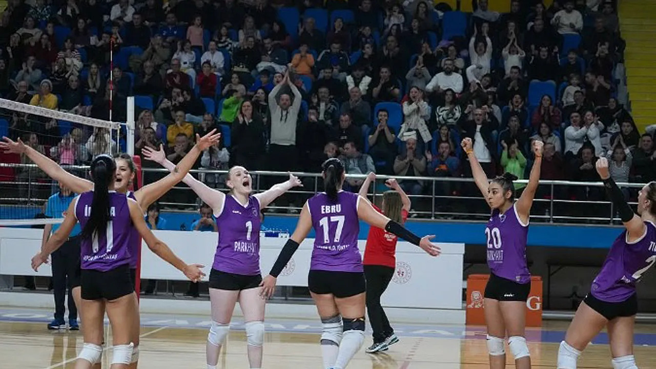 Zaferin Sultanları rakibini dize getirdi! 3 setlik zaferle…