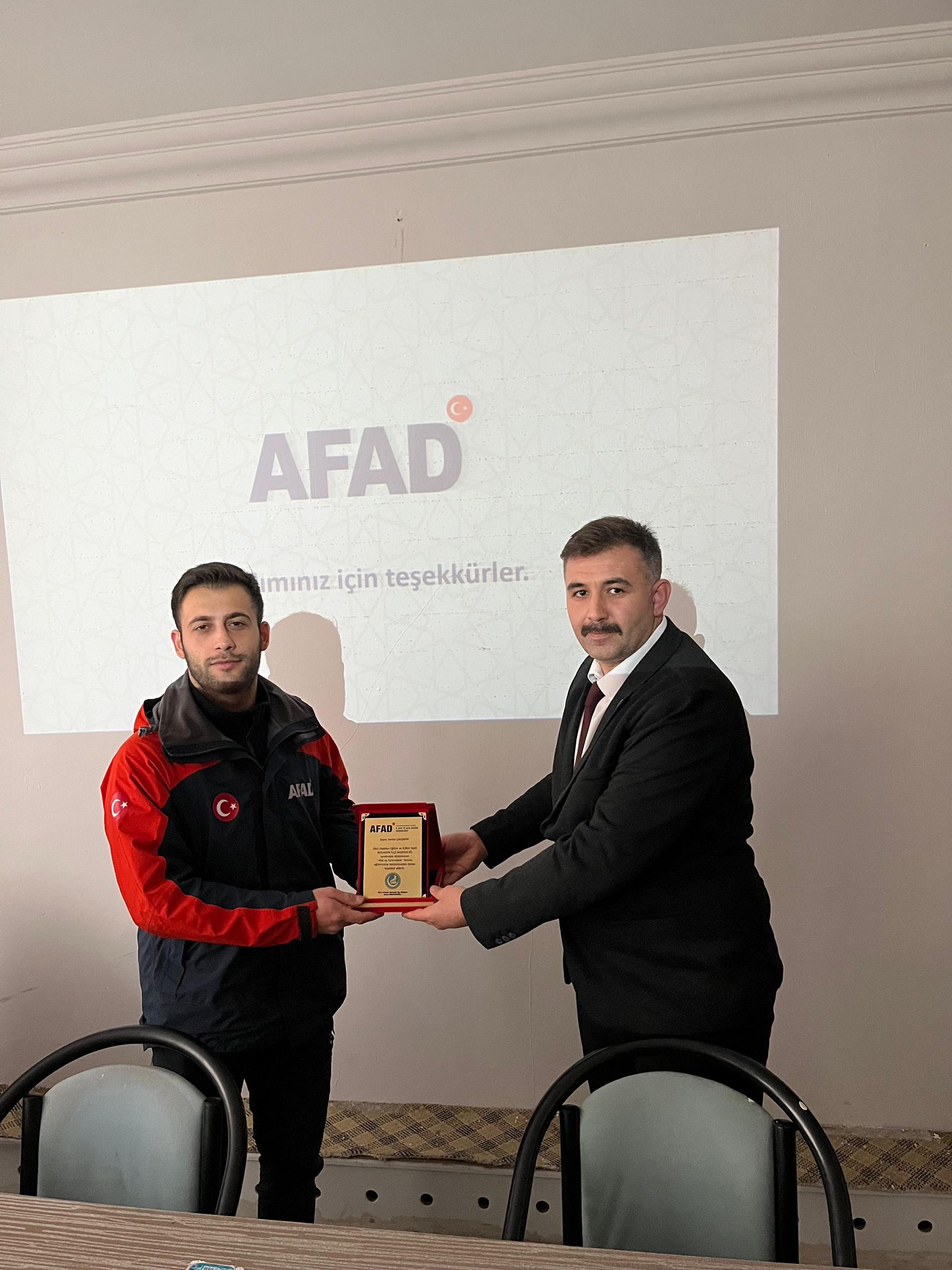 Bolvadin Ülkü Ocağı ile AFAD İşbirliğiyle Afet ve Farkındalık Eğitimi Düzenlendi