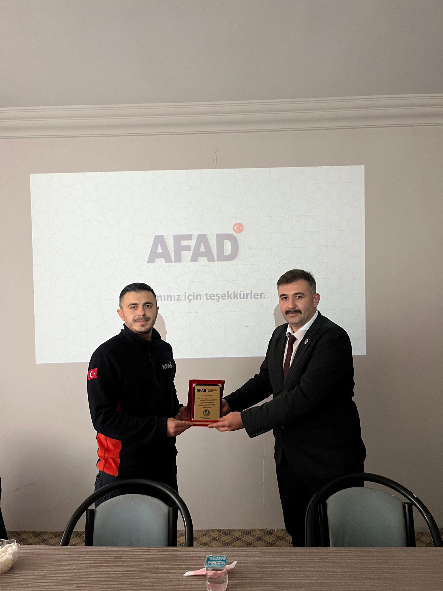 Bolvadin Ülkü Ocağı ile AFAD İşbirliğiyle Afet ve Farkındalık Eğitimi Düzenlendi