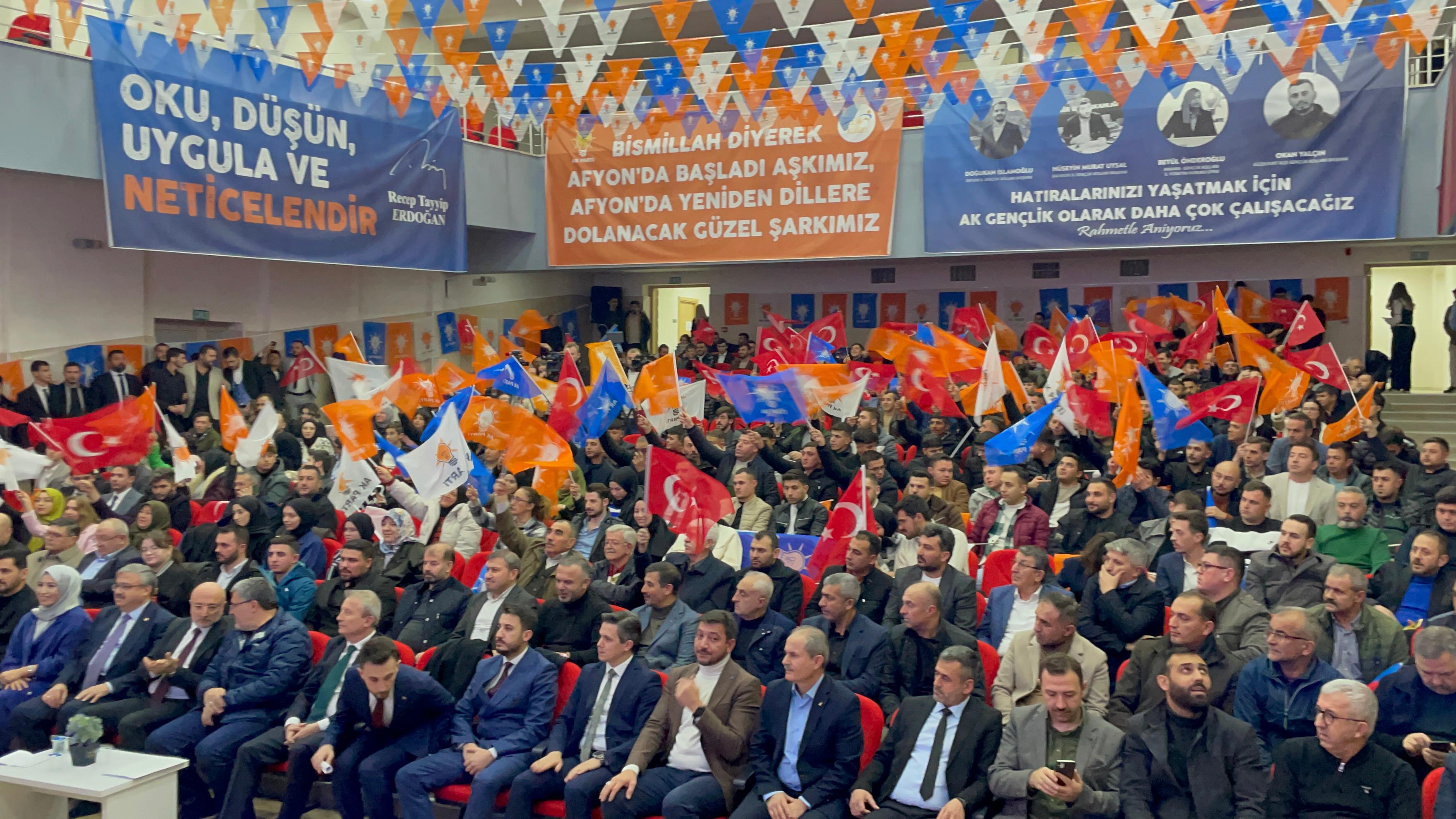 AK Parti'de Gençlik Kolları Kongresi Coşkuyla Başladı
