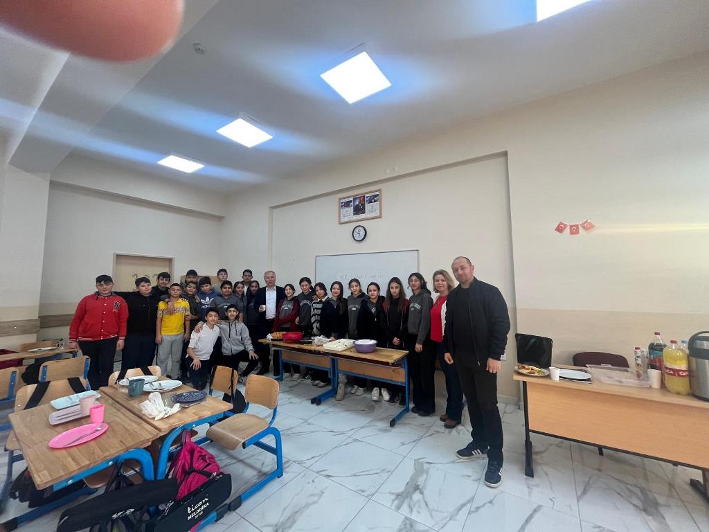 YERLİ MALI HAFTASINDA, YERLİ OTOMOBİLİ İNCELEDİLER