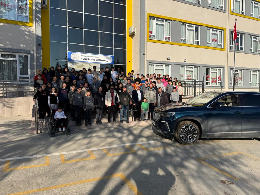 YERLİ MALI HAFTASINDA, YERLİ OTOMOBİLİ İNCELEDİLER