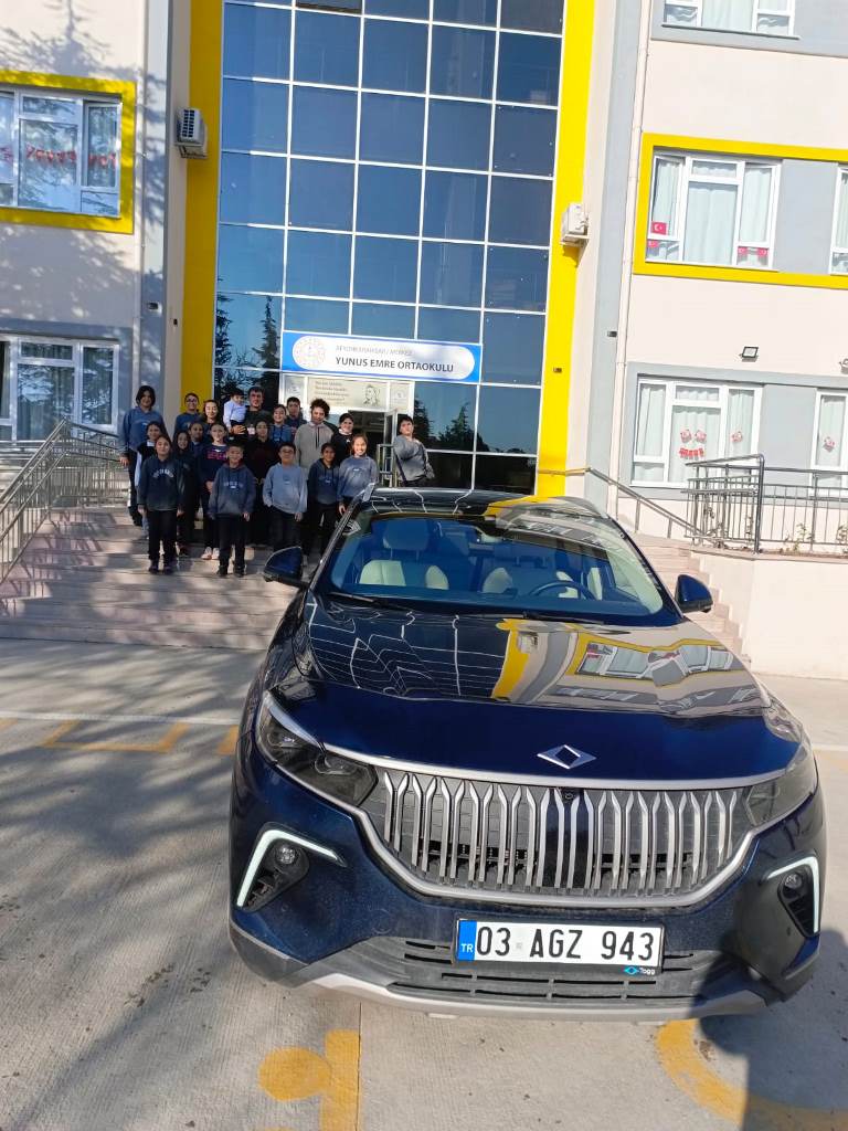 YERLİ MALI HAFTASINDA, YERLİ OTOMOBİLİ İNCELEDİLER