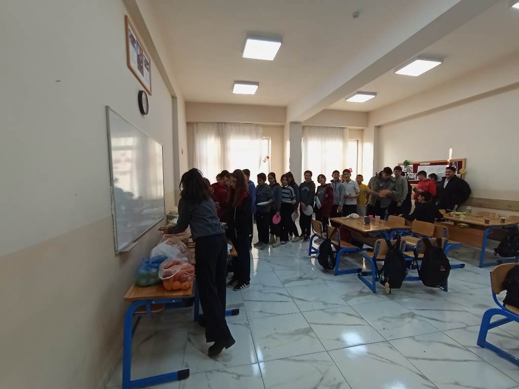 YERLİ MALI HAFTASINDA, YERLİ OTOMOBİLİ İNCELEDİLER