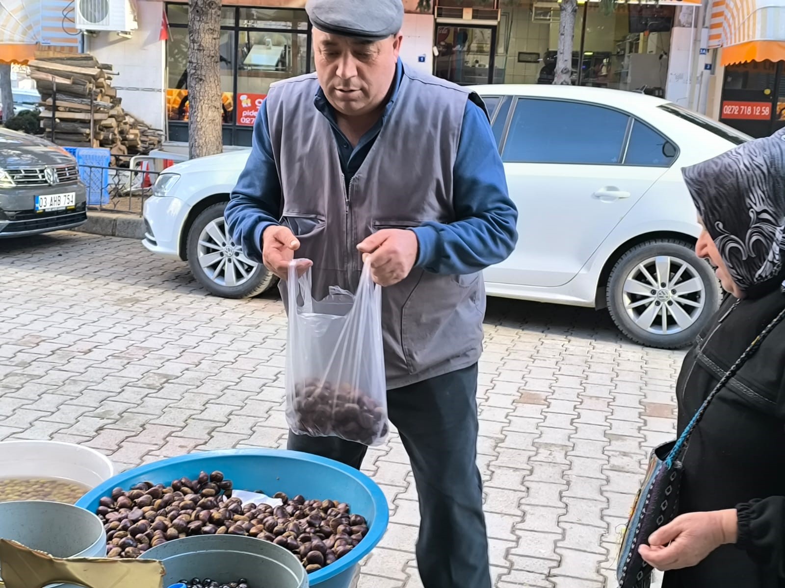 Kışın Gözdesi Kestane Tezgahlarda: Fiyatı 200 TL'yi Buldu