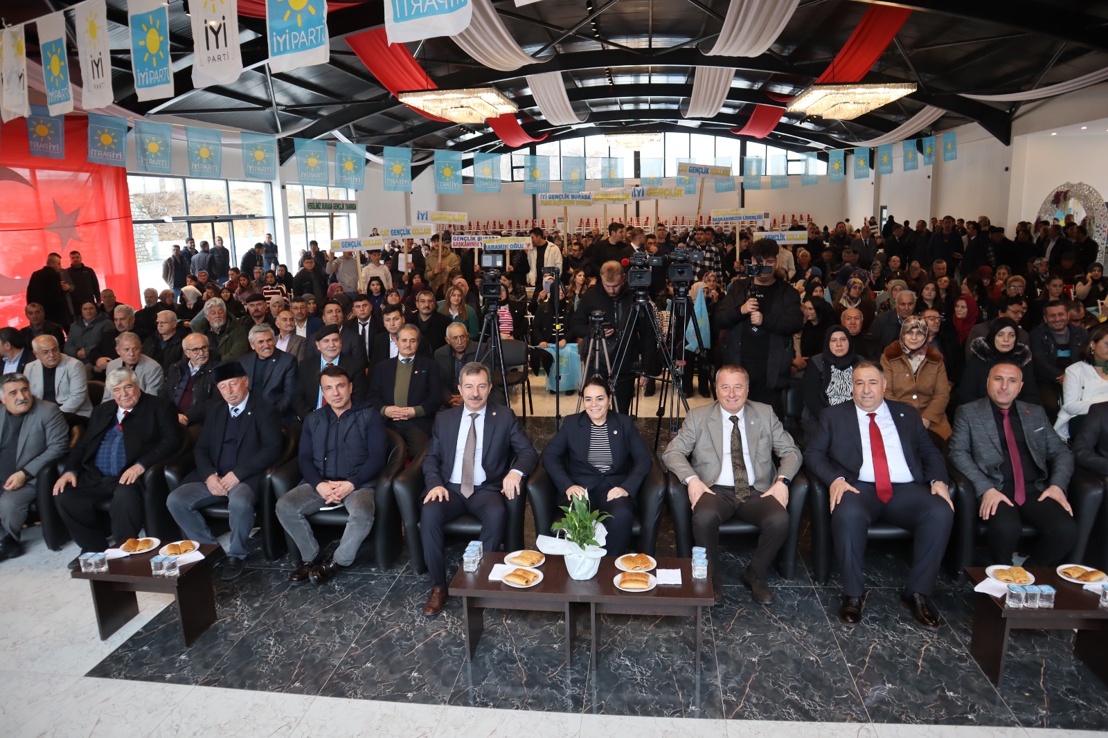 İYİ Parti Çay’da Gücüne Güç Kattı: Toplu Üye Katılımı ve Halk Buluşması Coşku Yarattı