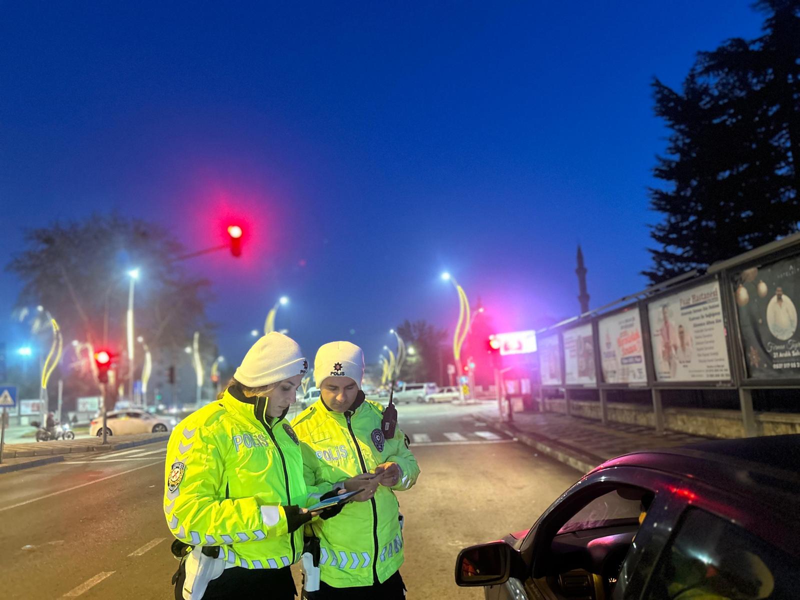 "Sizin İçin Varız"  Afyon Polisi Gece Gündüz Sahada
