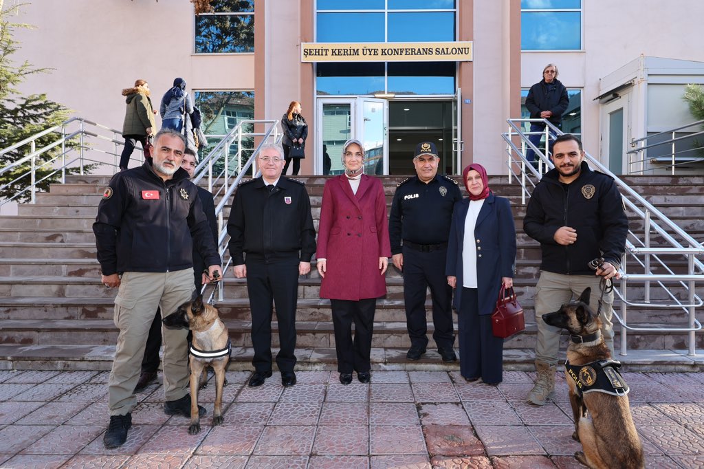Emniyetin Hassas Burunları  Polis Köpekleri Büyük Alkış Aldı