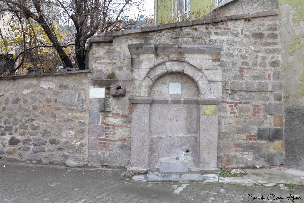 CEM AKIN, İLİMİZDEKİ TARİHİ ÇEŞMELERİ FOTOĞRAFLADI